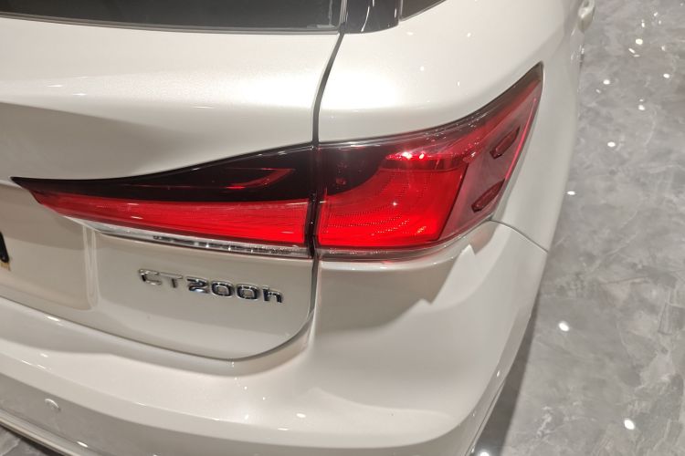 雷克萨斯CT 2017款 CT200h 精英版 单色 国VI车身外观9