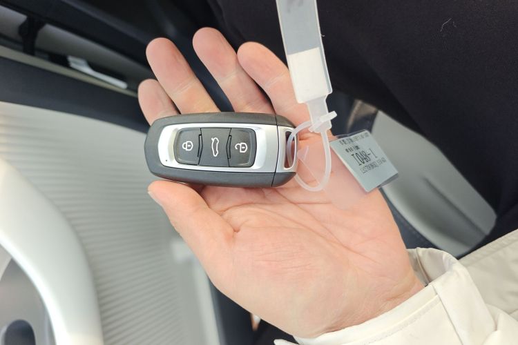 吉利银河 2025款 210km 熊猫骑士中控内饰11