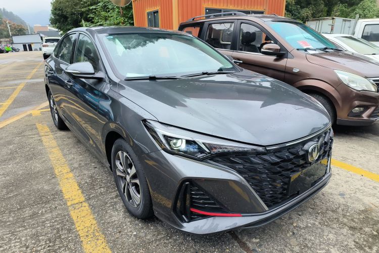 长安 逸动 2025款 PLUS 1.4T 双离合高能版车身外观3