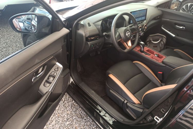 日产 轩逸 2023款 1.6L CVT黑金版中控内饰20