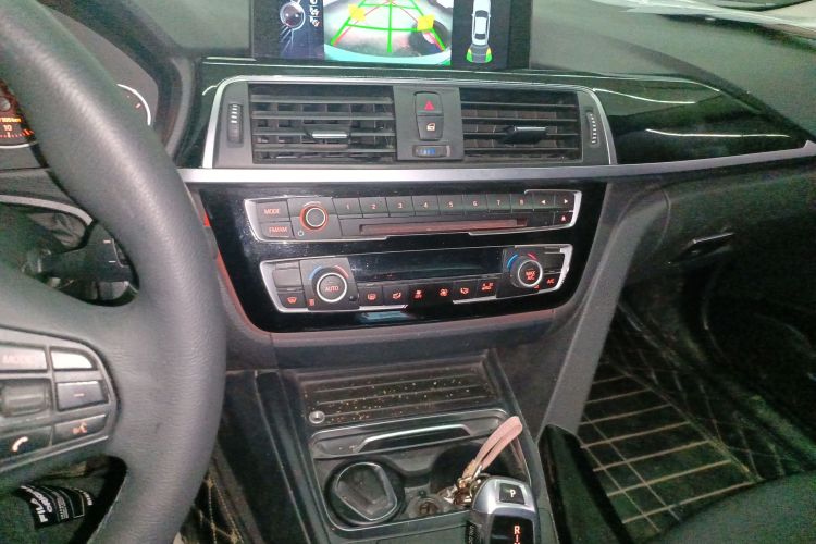 宝马3系 2017款 320Li 时尚型中控内饰16