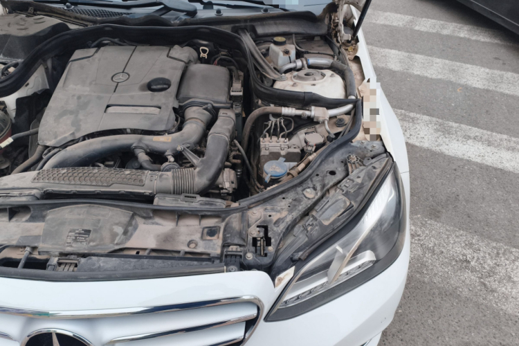 奔驰E级 2015款 E 180 L 运动型局部细节9007