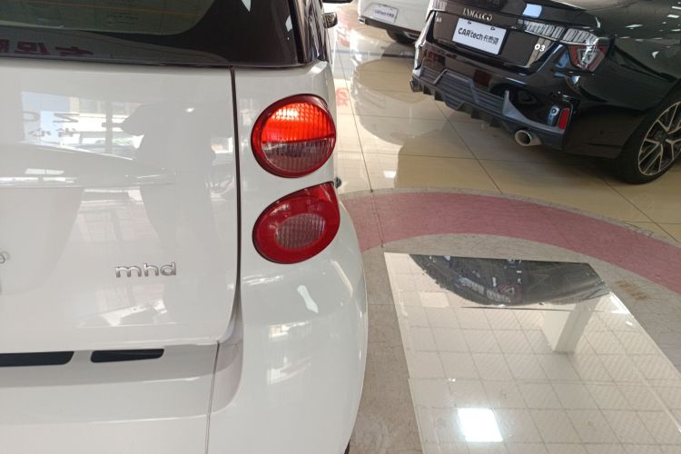 smart fortwo 2012款 1.0 MHD 硬顶舒适版车身外观9