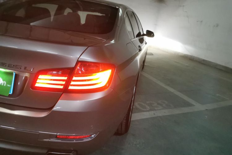 宝马5系 2014款 525Li 豪华设计套装车身外观9