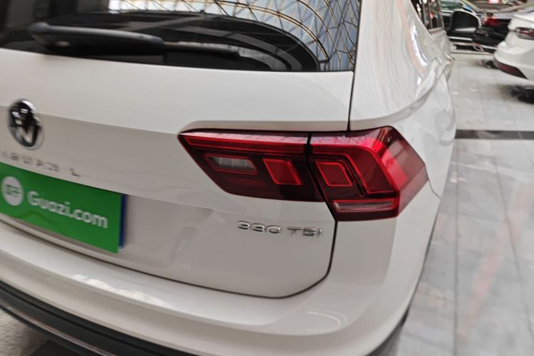 大众 途观L 2022款 330TSI 自动两驱舒享版车身外观9