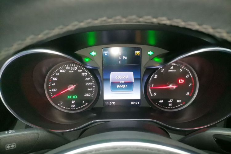 奔驰C级 2017款 C 200 运动版局部细节14