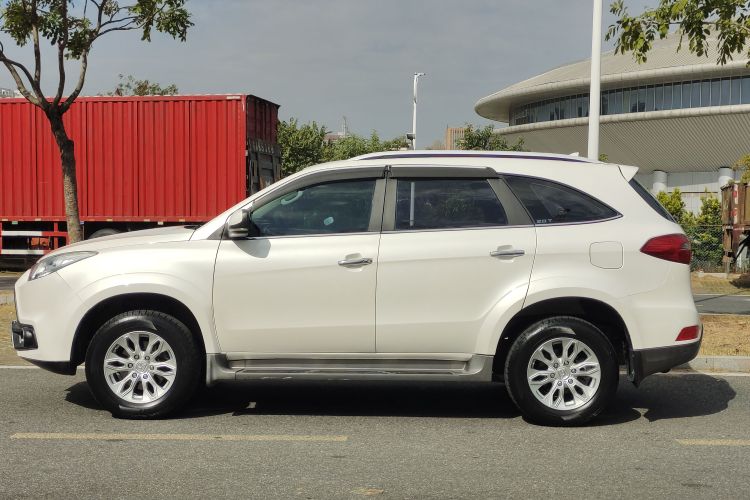 江铃 驭胜S350 2016款 2.0T 自动两驱汽油豪华版5座车身外观4