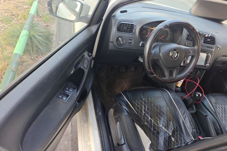 大众 Polo 2014款 1.4L 手动风尚版中控内饰20