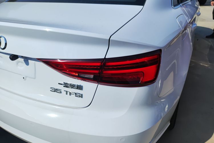 奥迪A3 2018款 30周年年型 Limousine 35 TFSI 进取型车身外观6001