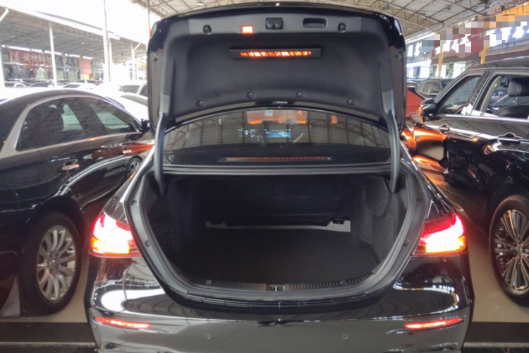 奔驰E级 2021款 E 300 L 运动时尚型机舱底盘23