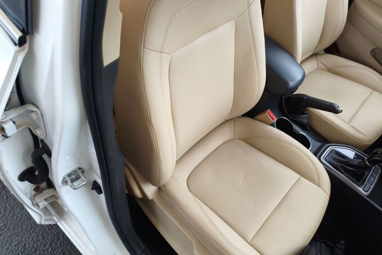 长安 逸动 2016款 1.6L 自动风尚型中控内饰41