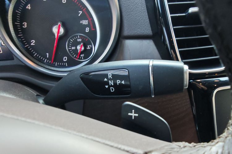 奔驰GLE 2017款 GLE 320 4MATIC 动感型中控内饰18