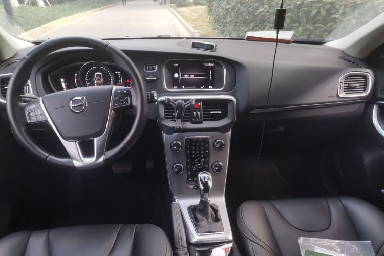 沃尔沃V40 2017款 T3 智雅版中控内饰12