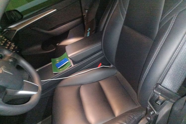 特斯拉 Model Y 2021款 标准续航后驱版中控内饰19