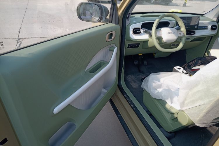 吉利银河 2025款 210km 熊猫骑士中控内饰7003