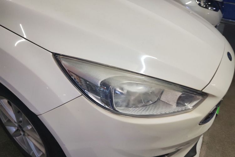 福特 福克斯 2017款 两厢 1.6L 自动风尚型智行版车身外观8