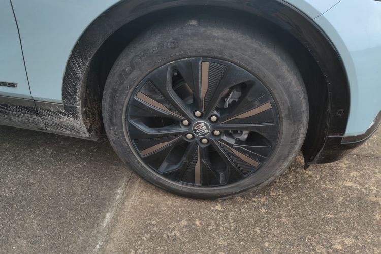 别克E4 2023款 GS版车身外观10