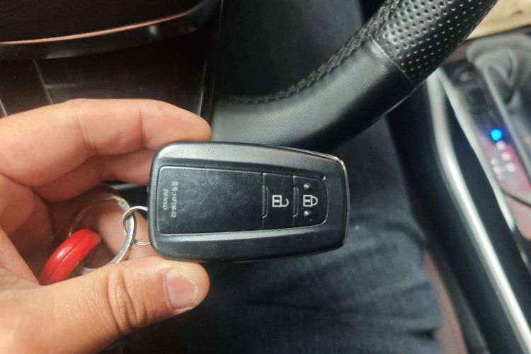 丰田 汉兰达 2023款 2.5L智能电混双擎两驱精英版 5座中控内饰11