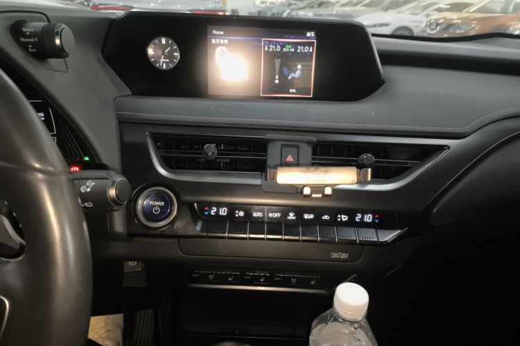 雷克萨斯UX新能源 2020款 300e 纯·享版中控内饰16