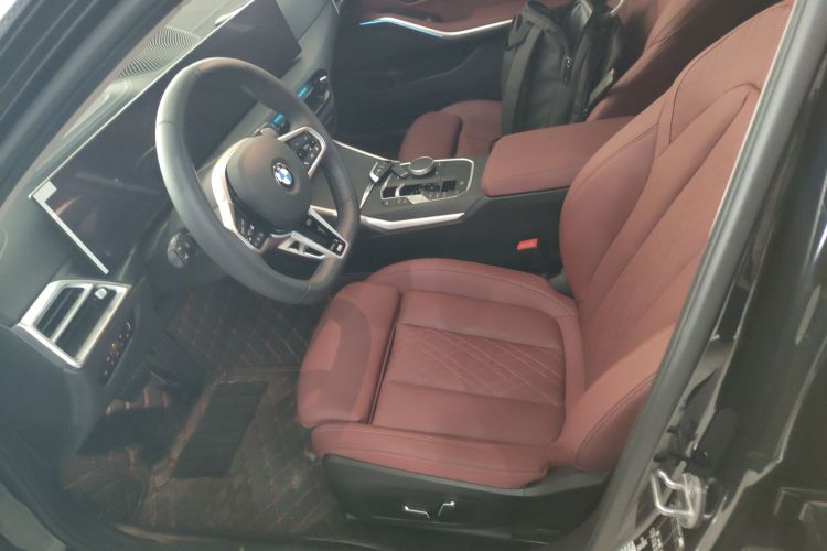 宝马3系 2025款 325Li M运动套装中控内饰19