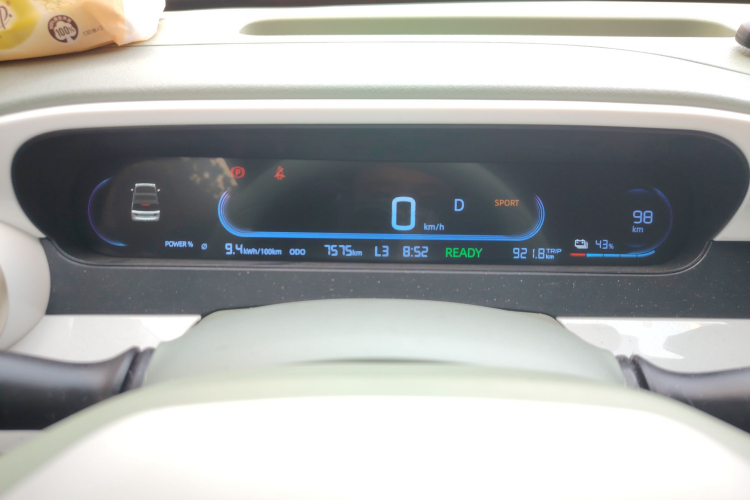 吉利银河 2025款 210km 熊猫骑士中控内饰14