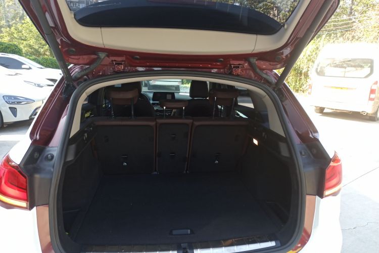 宝马X1 2020款 sDrive25Li 领先型机舱底盘23