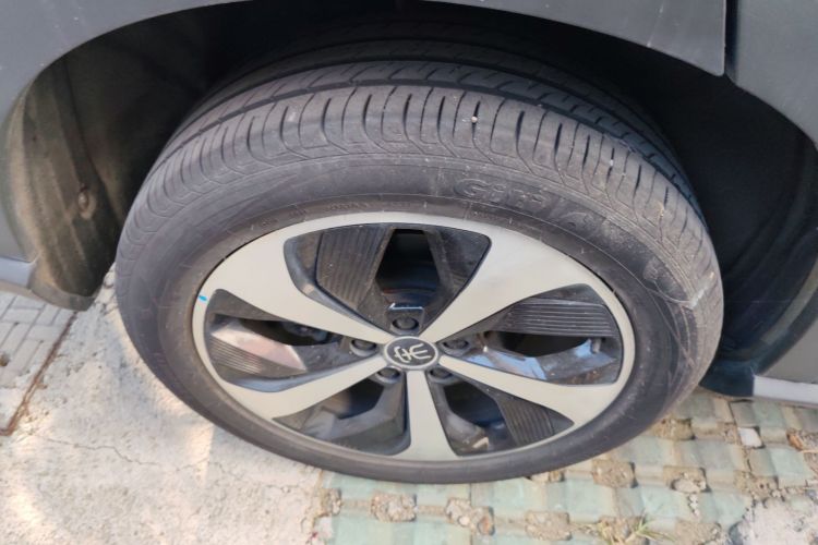 比亚迪 宋PLUS新能源 2021款 DM-i 51KM 尊荣型车身外观6003