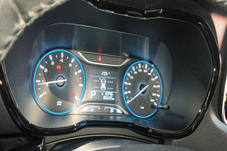 广汽传祺 传祺GS4 2018款 235T 自动两驱至尊版局部细节14