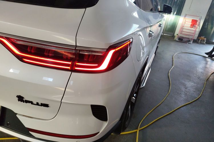 比亚迪 宋PLUS新能源 2021款 EV 旗舰型车身外观9