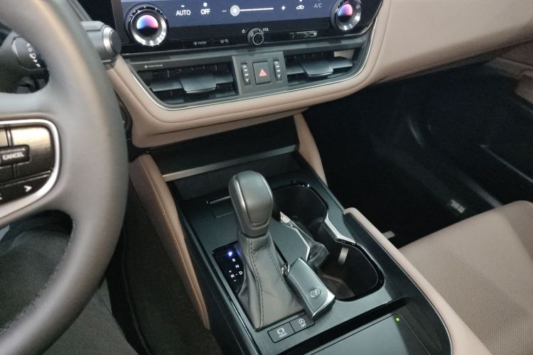 雷克萨斯ES 2025款 200 臻享版中控内饰18