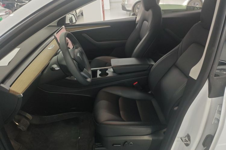 特斯拉 Model Y 2022款 改款 后轮驱动版中控内饰19