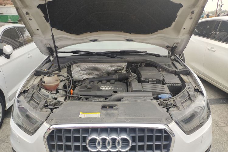 奥迪Q3 2015款 35 TFSI 进取型机舱底盘24