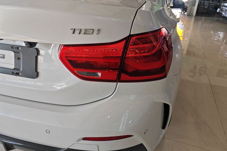 宝马1系 2019款 118i M运动套装车身外观9