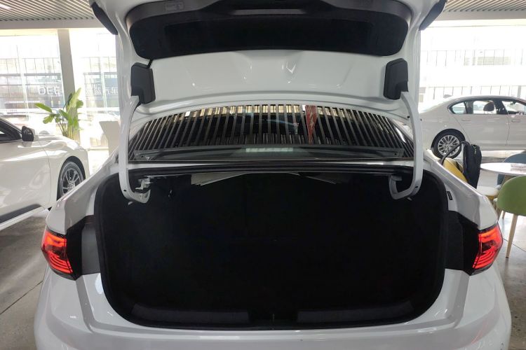 大众 速腾 2025款 300TSI DSG超越版机舱底盘23