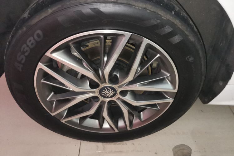 比亚迪 秦PLUS 2024款 荣耀版 EV 510KM领先型车身外观56