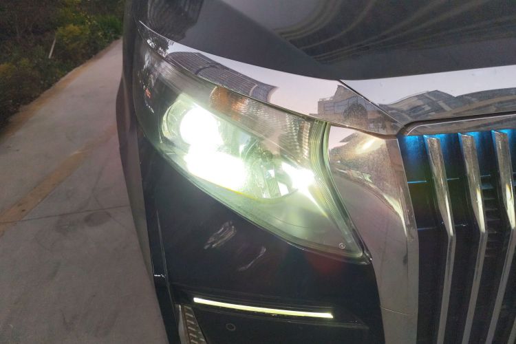 奔驰 威霆 2021款 2.0T 精英版 7座车身外观8