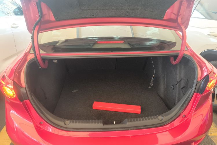 马自达3 昂克赛拉 2019款 云控版 三厢 1.5L 自动豪华型 国VI机舱底盘23