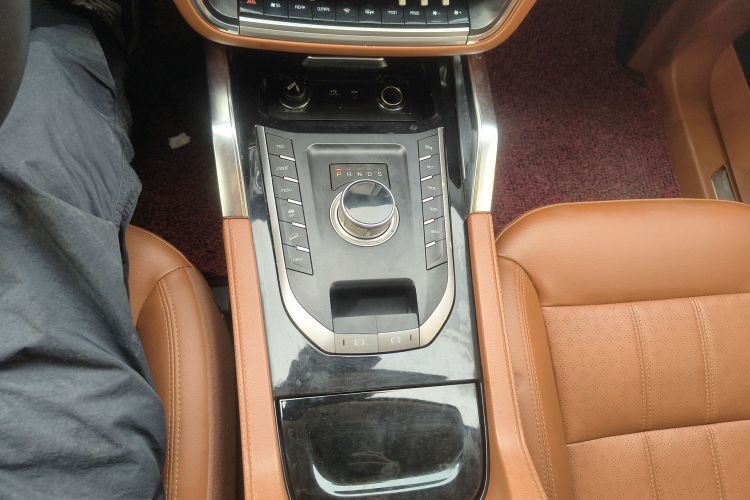 众泰T700 2017款 1.8T 双离合尊贵型中控内饰18