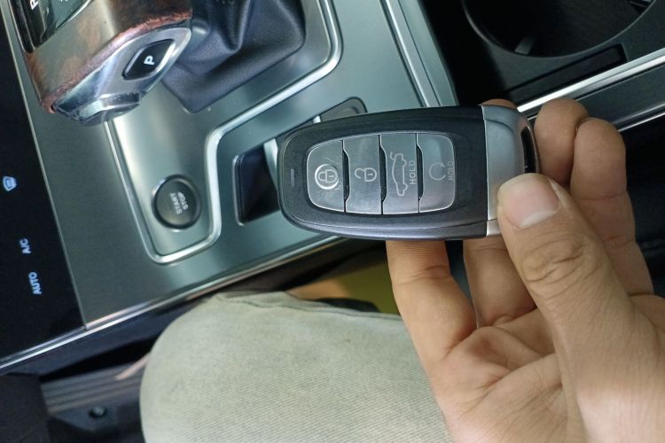 红旗H5 2022款 经典款 改款 1.5T DCT旗韵版中控内饰11