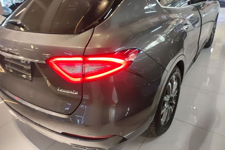 玛莎拉蒂 Levante 2016款 3.0T 标准型车身外观9