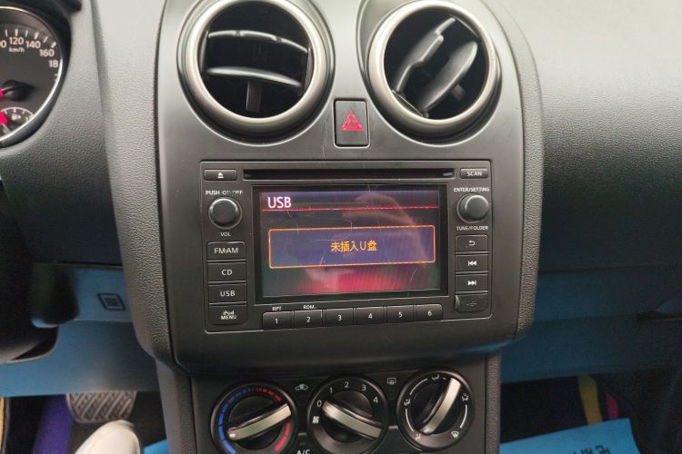 日产 逍客 2015款 2.0XL 酷火 CVT 2WD中控内饰16