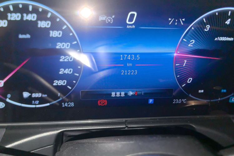 奔驰C级 2023款 C 200 L 运动版中控内饰15