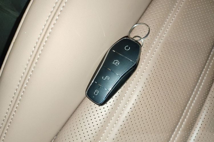 比亚迪 宋L EV 2025款 662km 卓越智驾型中控内饰7001