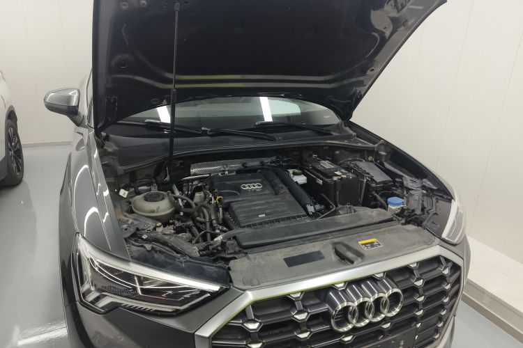 奥迪Q3 2019款 35 TFSI 进取动感型机舱底盘24