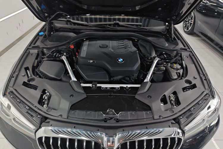 宝马5系 2023款 530Li 领先型 豪华套装机舱底盘24