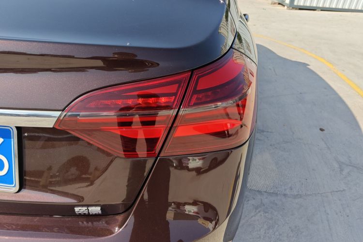 吉利汽车 帝豪 2019款 领军版 1.5L 手动向上互联型 国VI车身外观9