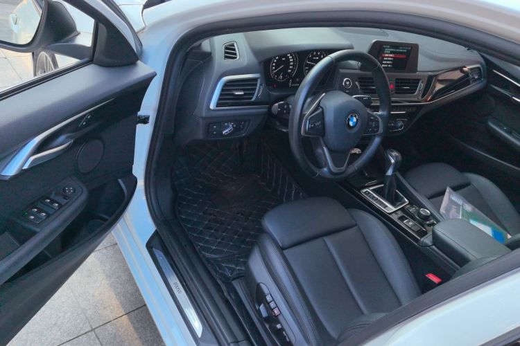 宝马1系 2018款 改款 118i 运动型中控内饰7003