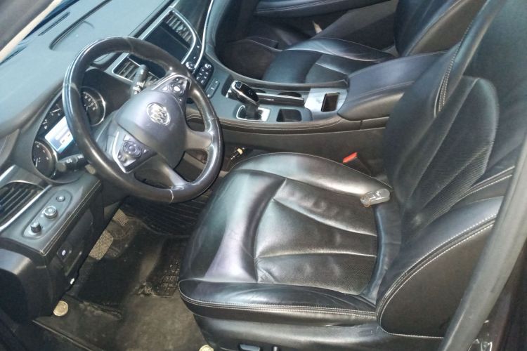 别克 君越 2018款 20T 精英型中控内饰19