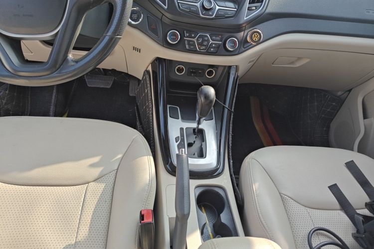 奇瑞 瑞虎5 2014款 2.0L CVT家尊版局部细节18