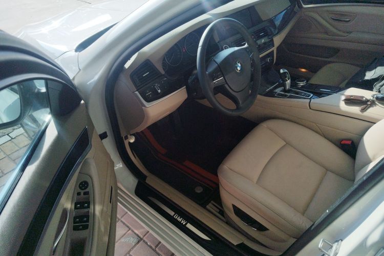 宝马5系 2013款 525Li 豪华型中控内饰20